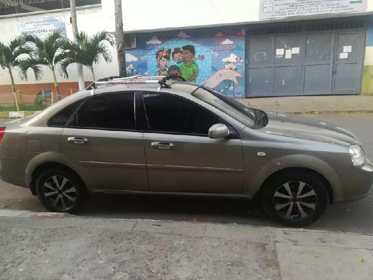 Se vende carro en muy buen estado