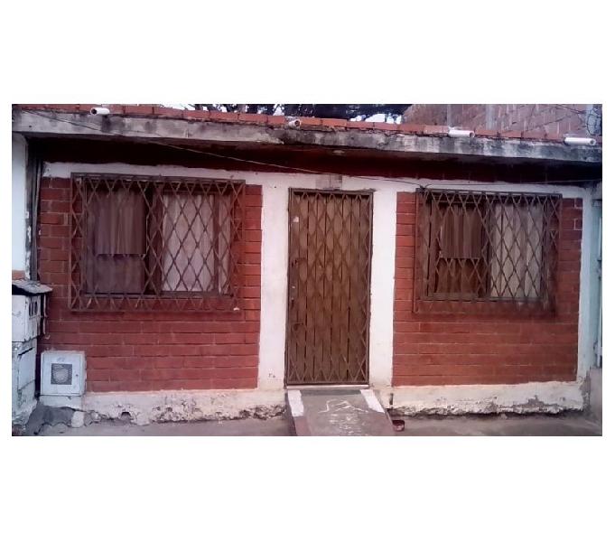 vendo casa 1piso B COMPARTIR