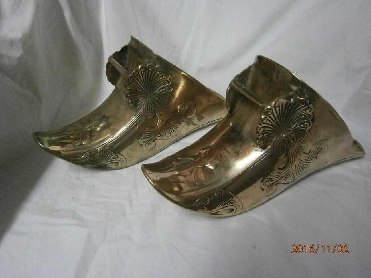 Estribos en bronce reina par perfecto estado PRECIO X C/U