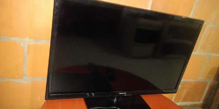 SE VENDE TELEVISOR PANASONIC LED DE 32 PULGADAS.