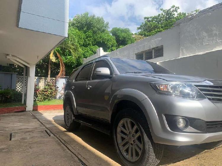 Toyota fortuner 4x4 gasolina automatica salvamento