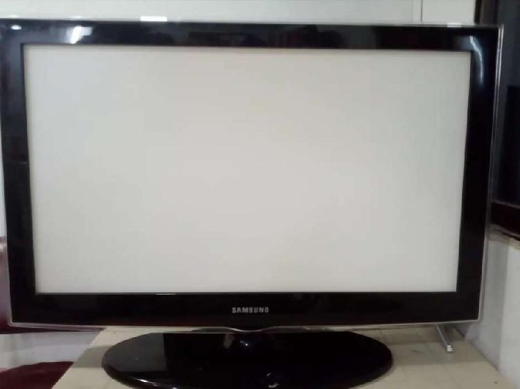 Tv Samsung 32" pantalla partida