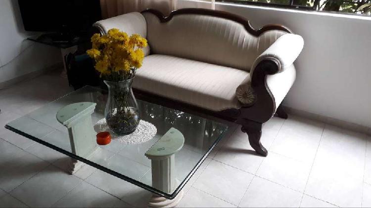 VENDO SOFA CEDRO MAS MESA DE CENTRO