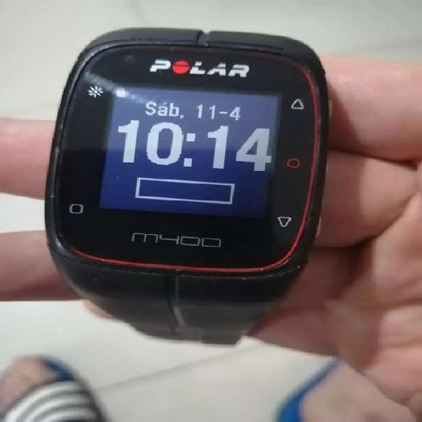 Vendo o permuto reloj polar M400 con banda y accesorios.