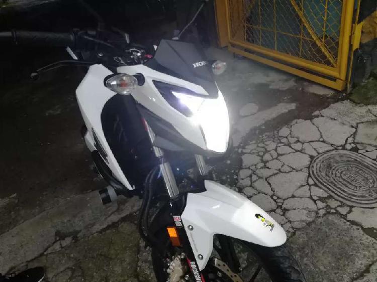 CB 160 blanca en Pereira