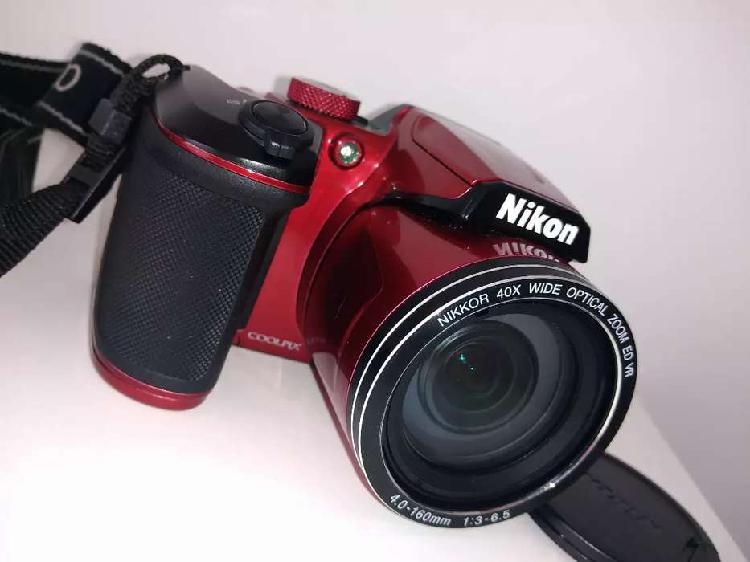Cámara Nikon B500 color rojo (como nueva)
