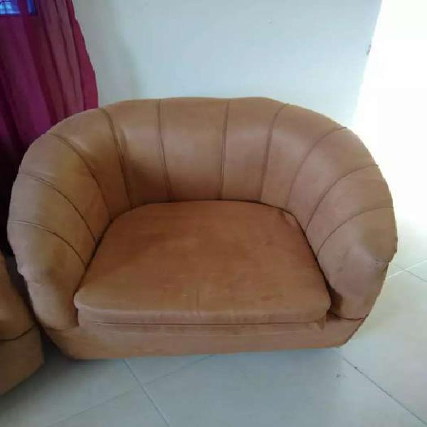 Se vende juego de poltronas tipo ostra excelente estado