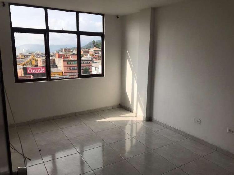 Apartamento en el centro de la ciudad. Sala comedor amplia y