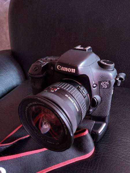 Canon 7d (cuerpo) + Battery Grip + 2 Baterias + 2 Memorias