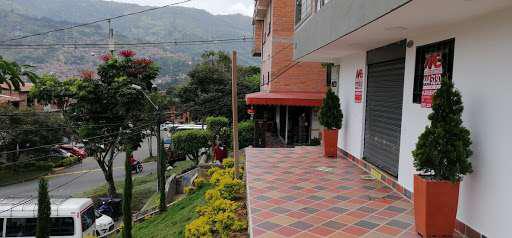 LOCAL EN ARRIENDO EN CATALUÃA MEDELLIN SimiCRM64913256