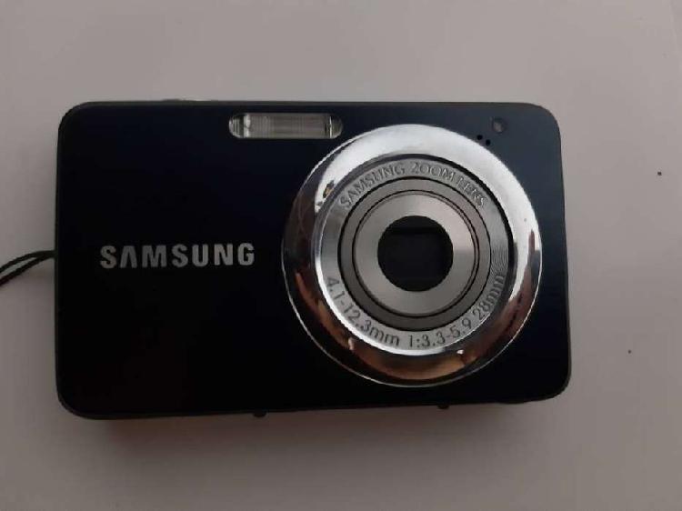 Se vende camara samsung ST30