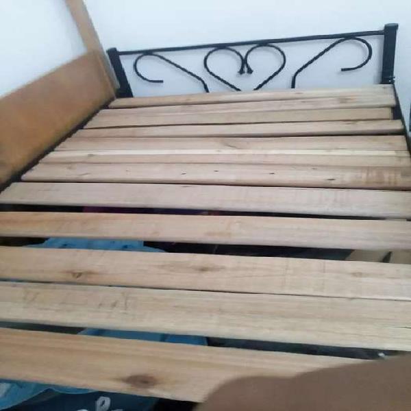 Vendo cama en metal