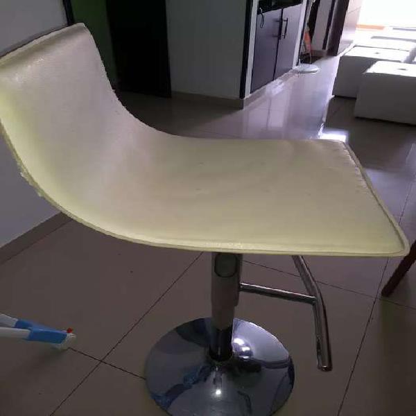 Vendo silla alta para bar/barra.