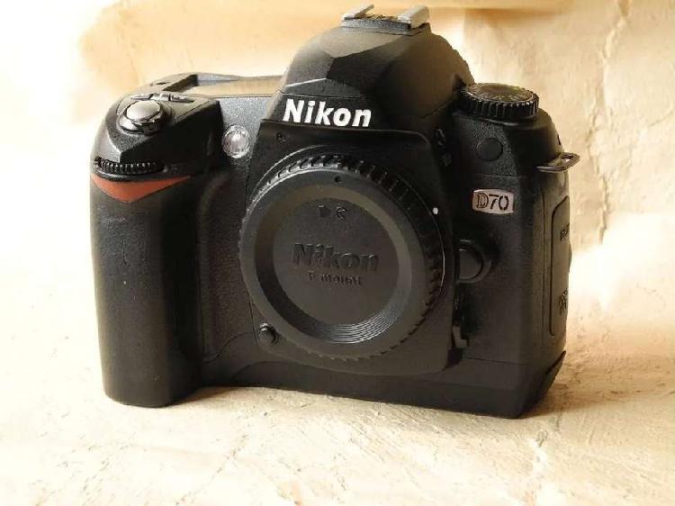 Camara Nikon D70 solo cuerpo