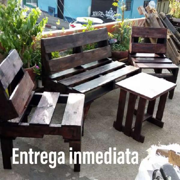 Juego de muebles en estiba