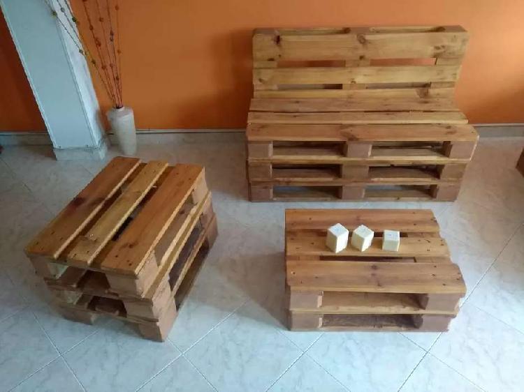 Muebles en estibas de madera