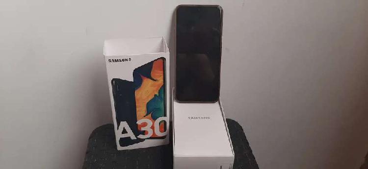 Samsung Galaxy A30 - pantalla dañada