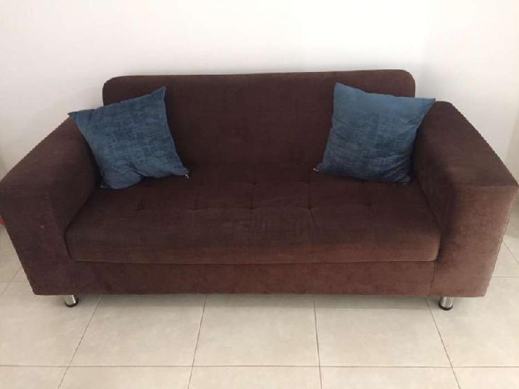 Sofa con silla auxiliar