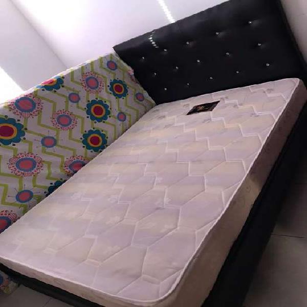 Vendo base cama con espaldar y colchon de 1.20