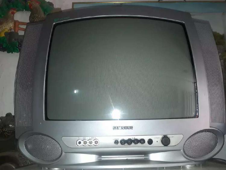 Vendo tv Samsung de 21pulgadas con control en excelente