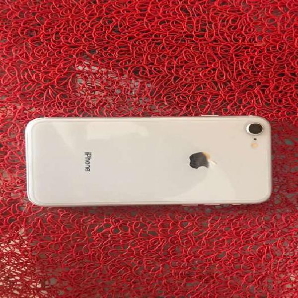Se vende iphone 8