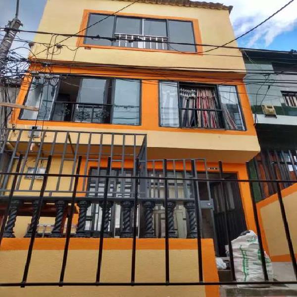 Se vende casa de 3 pisos en barrio 2500 de Cuba(Pereira) en
