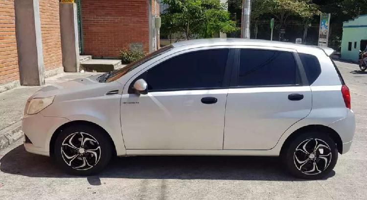 Se vende hermoso carro Aveo emoticón excelente condiciones