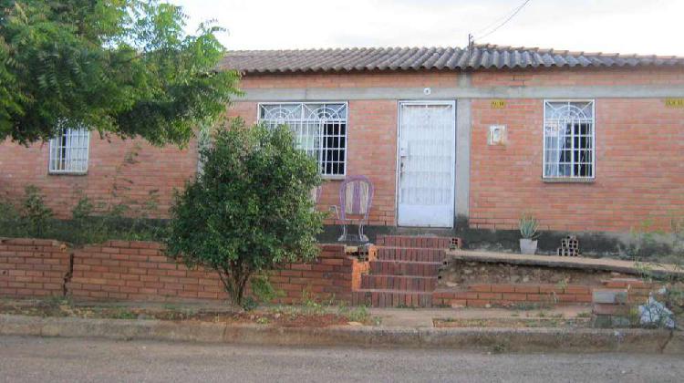 VENDO CASA ESQUINERA EN EL TRIGAL DEL NORTE