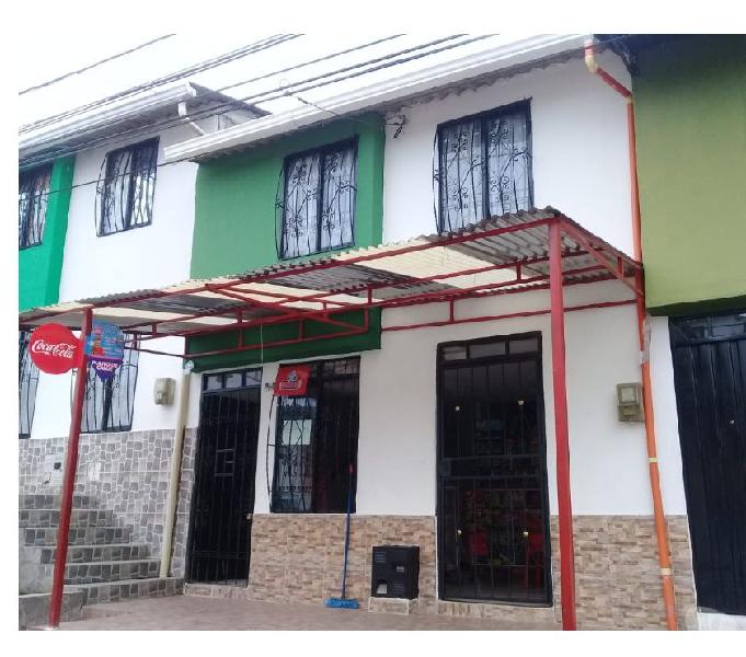 casa en primavera azul