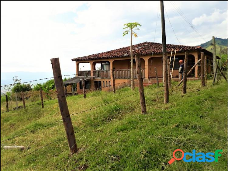 CASA GRANDE EN SANTA ELENA - EL CASTILLO