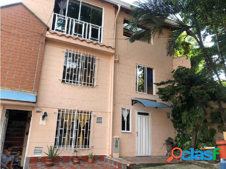 Casa Multifamiliar en Venta Gratamira Medellìn