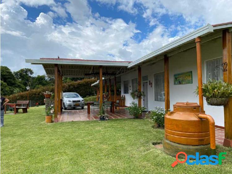 Casa campestre para la venta con hermosa vista a 1 km de la