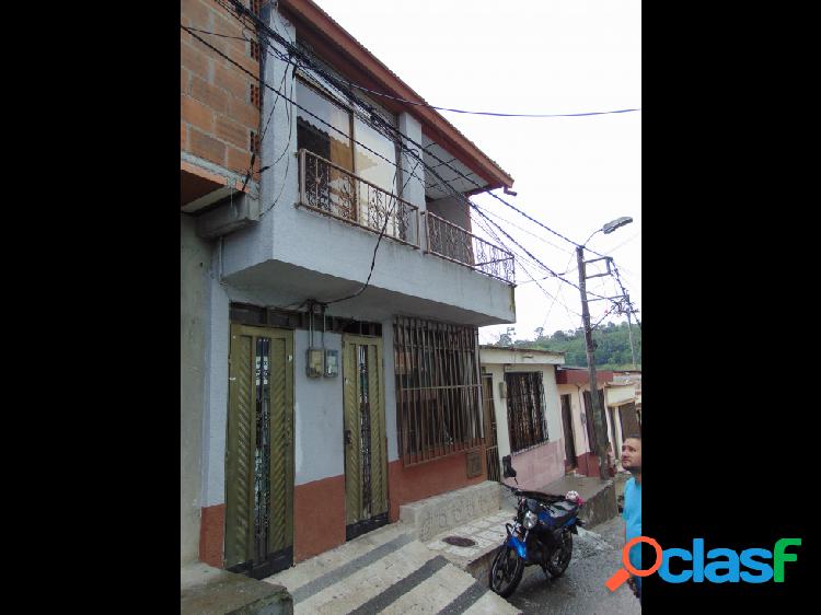 Casa en venta Av del Rio 3 pisos independientes