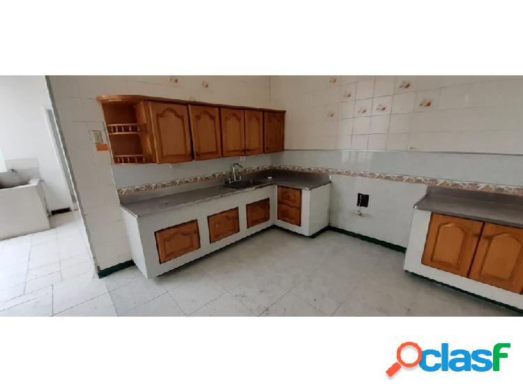 LAURELES ARRIENDO CASA 2DO PISO