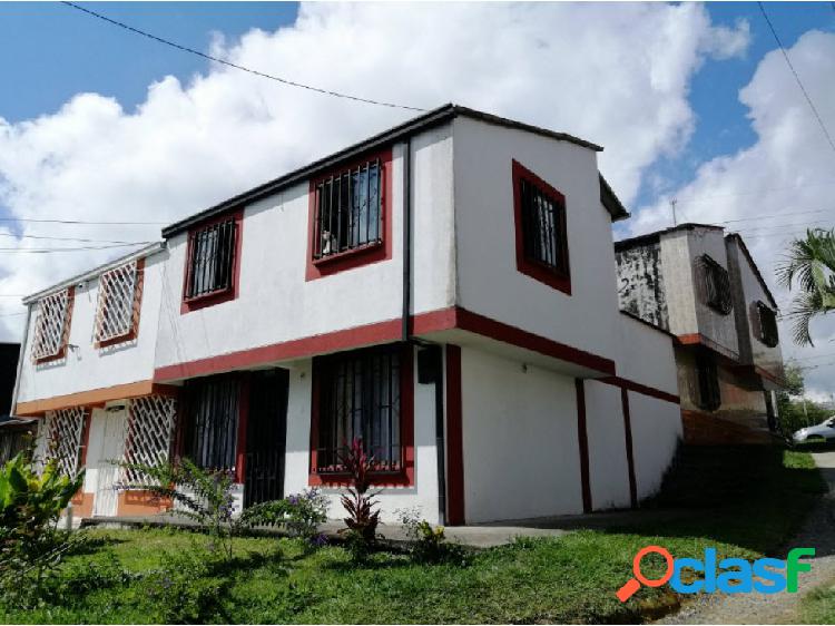 SE VENDE CASA EN EL POBLADO PEREIRA