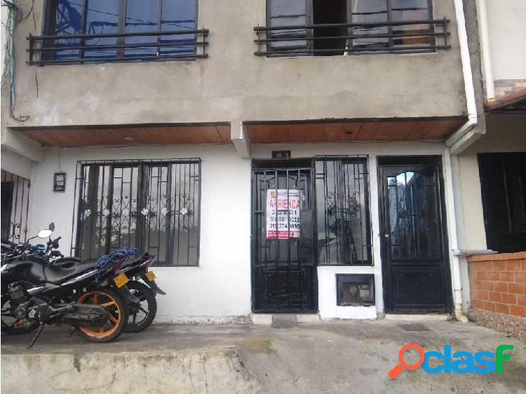 Se alquila casa en samaria 2 primer piso