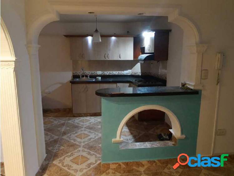 Se arrienda cómodo apartamento