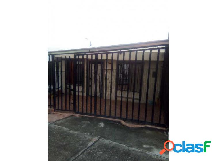 Se vende Casa en el Barrio Puerto Espejo