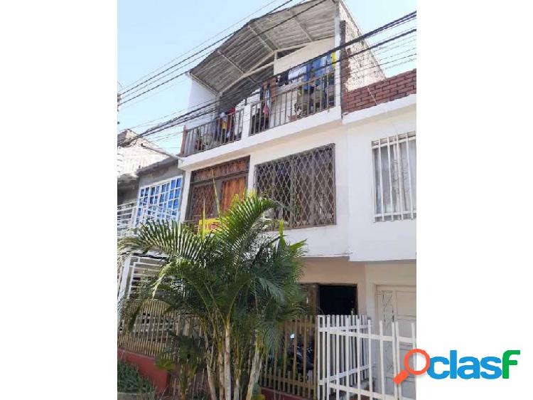 Se vende casa de tres pisos en Ciudad Cordoba