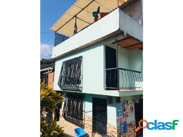 VENDO CASA BARRIO LAS PALMAS