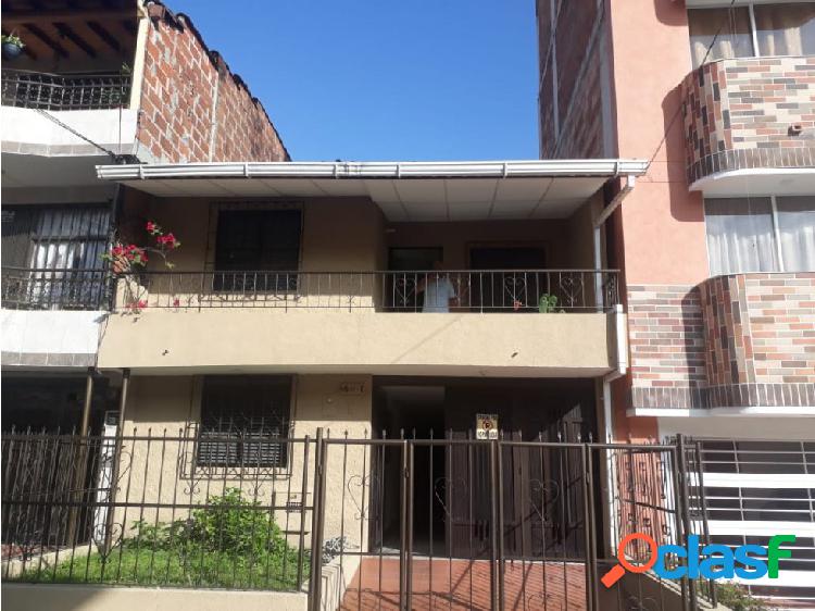 VENTA DE CASA CON POSIBLE AMPLIACION EN EL TRIANON ENVIGADO