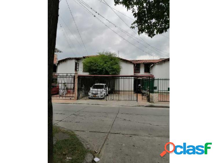 Vendo casa en el norte de Cali barrio los álamos dos pisos