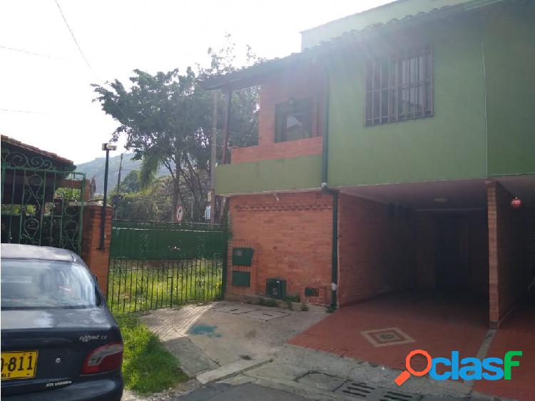 se vende casa en condominio en el seminario (J,S)