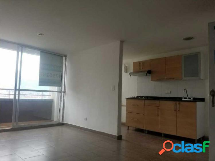 Arriendo apartamento en excelentes condiciones frente