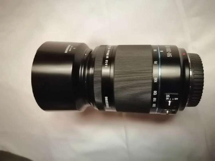 Se vende lente para cámara samsung marca Samsung 50 200
