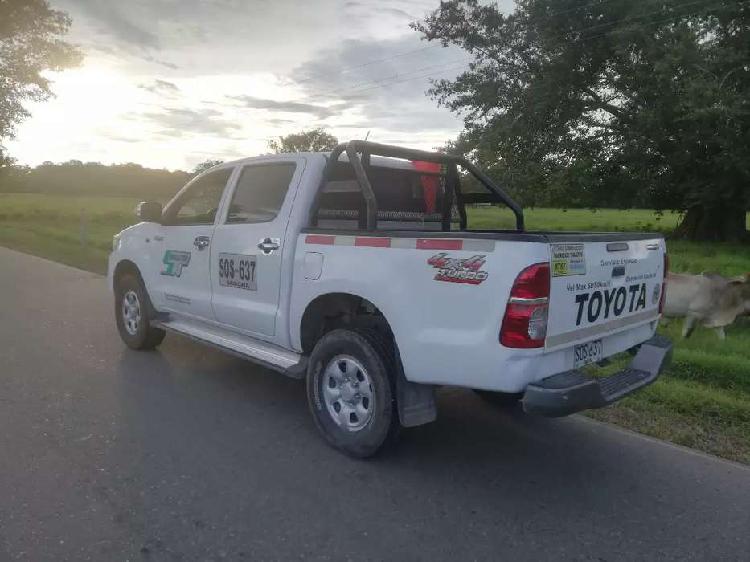 Venta toyota hilux 2014