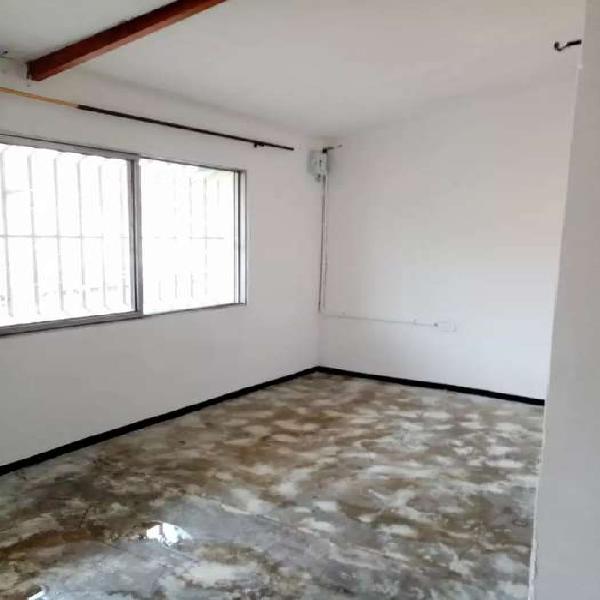 ALQUILO APARTAMENTO 3ER PISO