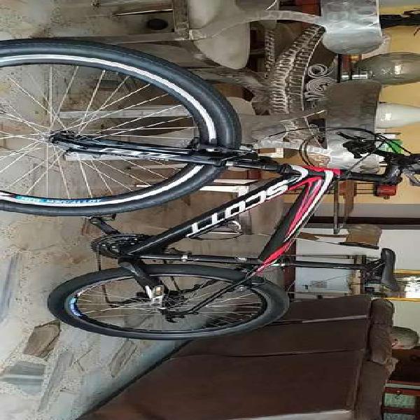 Bicicleta recién armada con componente gw