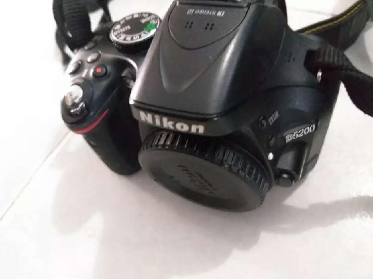 Camara Nikon D5200