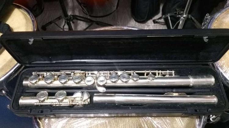 Flauta Traversa Yamaha YFL211 con estuche usada
